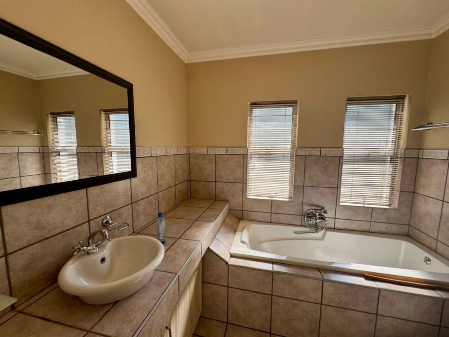 4 Bedroom Property for Sale in Caribbean Beach Club North West